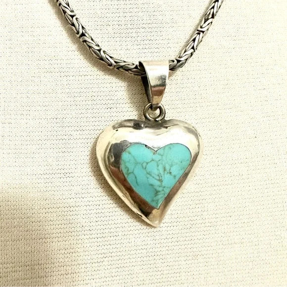 Sterling silver and Turquoise heart shape pendant - Picture 2 of 3